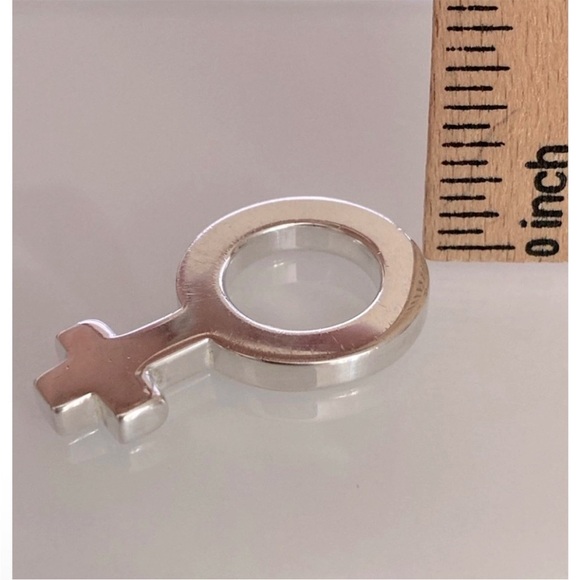 GUCCI Female Symbol Pendant Charm 925 Sterling Silver RARE - Picture 8 of 9